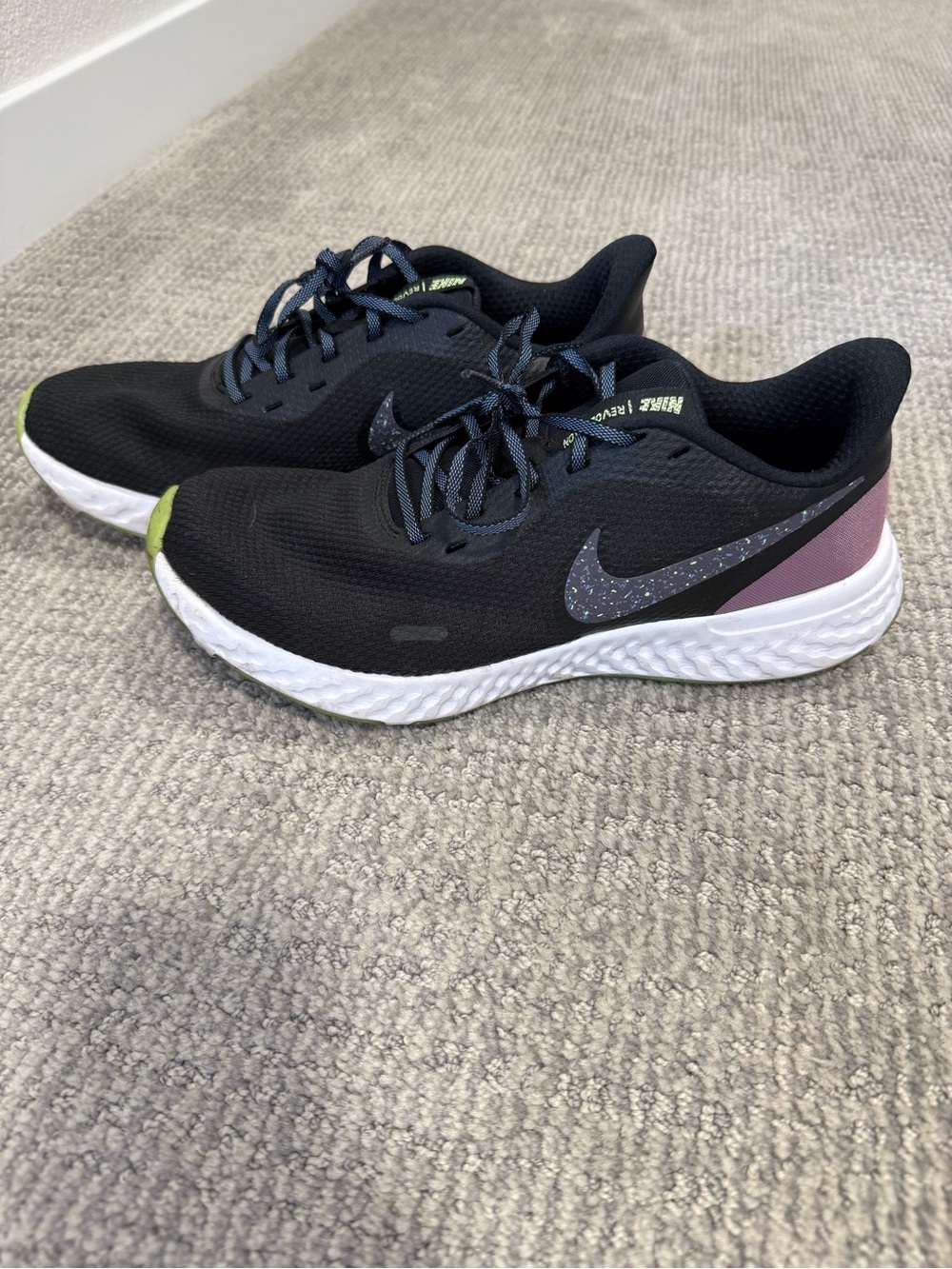 Nike Women's Black Running Sneakers with Pink Heel and White Midsole